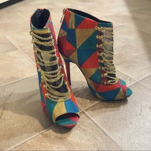 ❗️SALE❗️Funky colorful chained heels. NWOT
